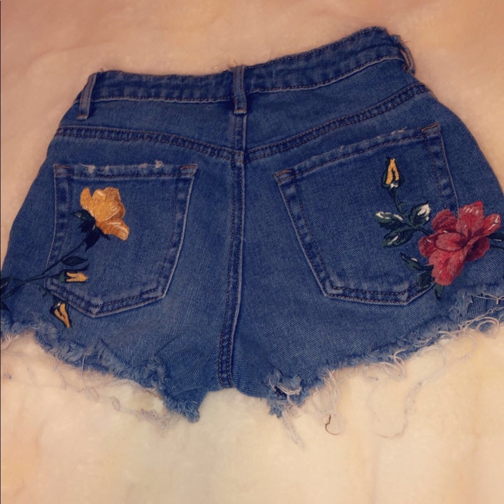 Shorts - Picture 2 of 3